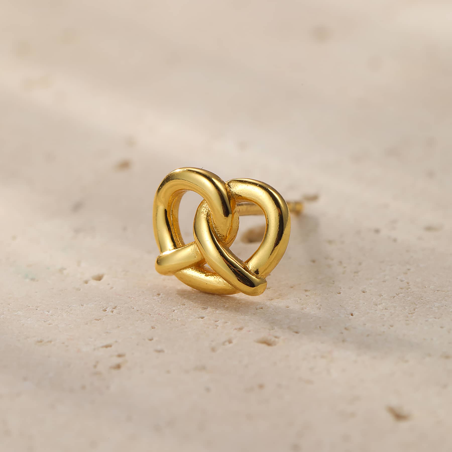 Pendiente de Botón Pretzel Plata de Ley 925